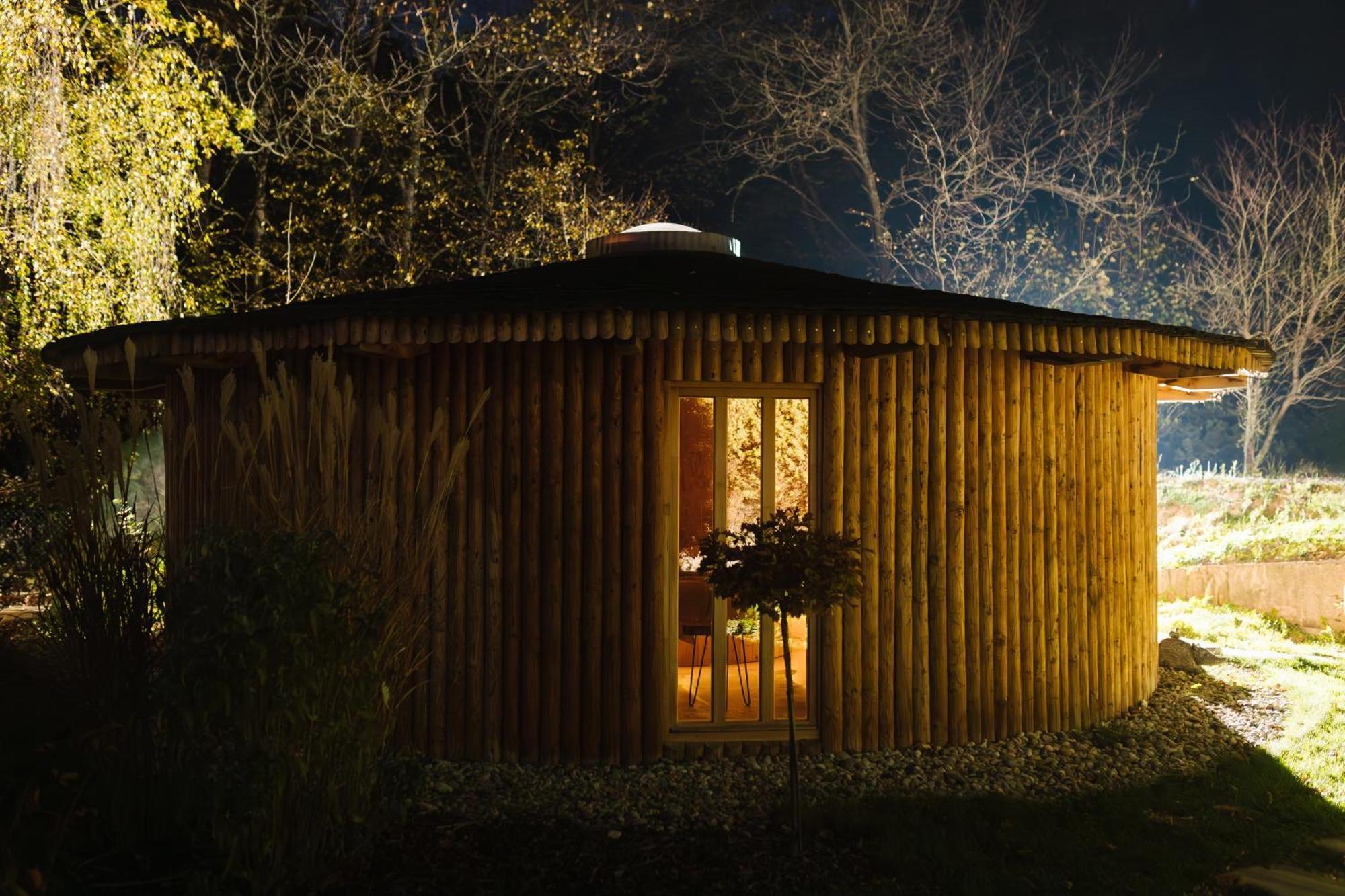 Glamp V Hluboké - Yurts&Wooden Houses Vsetín Esterno foto